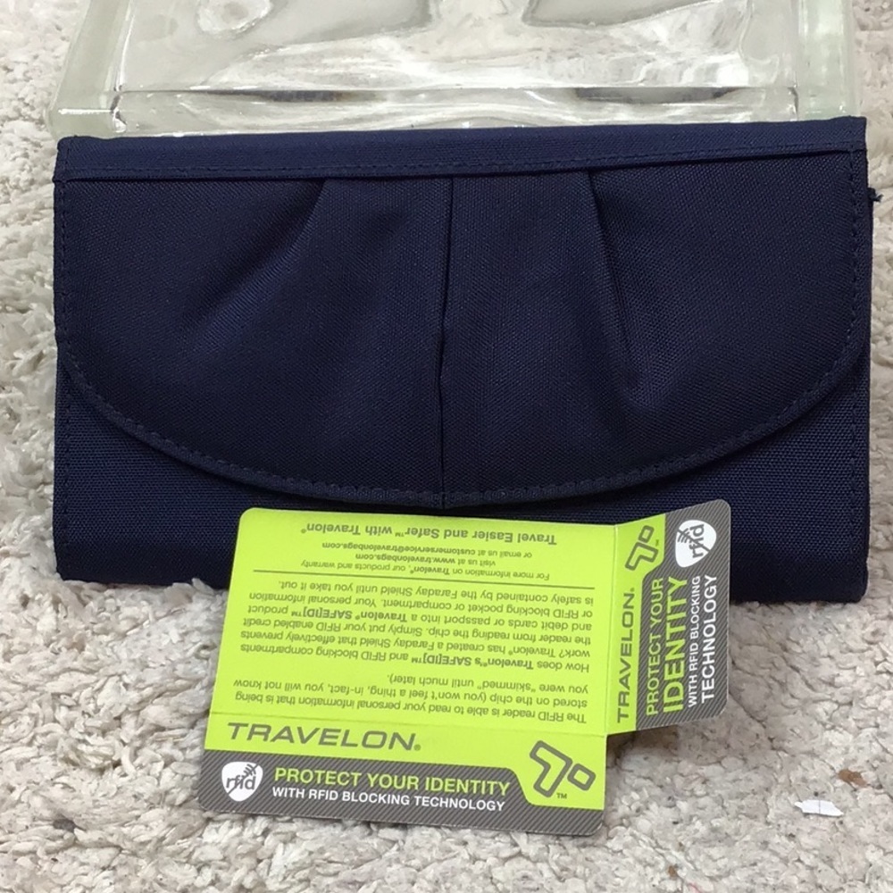 Travelon fabric flap RFID safe wallet NWOT